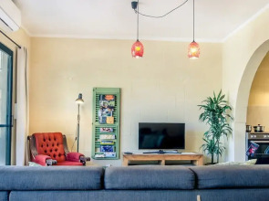 Retro Designer Homelike Apartment - Close to Beach