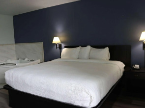 Travelodge by Wyndham Milwaukee