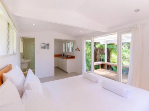 Koi Waiheke with private beach access