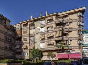 EnjoyGranada CONGRESS Pool and Parking