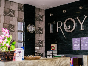 OYO 75321 Gemma Patong