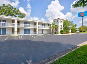 Motel 6 Gainesville, FL