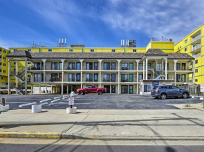 Coastal Condo w/ Pool, 1 Block to Wildwood Beach!