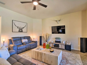 Pool, Fire Pit & Putting Green: Goodyear Retreat!
