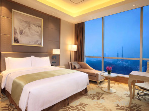 DoubleTree by Hilton Guangzhou-Free Shuttle Bus to Canton Fair Complex & Overseas Buyer Registration Services during Canton Fair Period