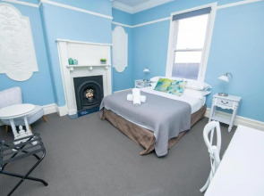 Blue Door Apartments Heritage Charm in CBD