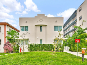 West Deco Boutique Apartments