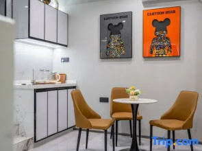 Fan Yi Light Luxury Urban Apartment (Foshan Shunlian Plaza Jinlong Metro Station Branch)