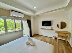 Charm Hostel at Pratumnak