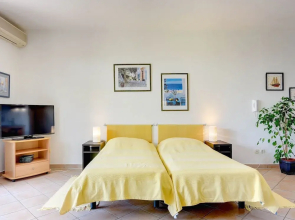 Airconditioned Studio Apartment With Seaview