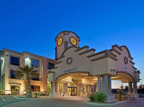 Holiday Inn Express & Suites Tucson Mall by IHG