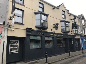 McCauls Bar & Guesthouse