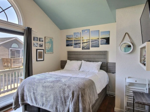 4 Carolina Lady Studio Bedroom Condo by RedAwning