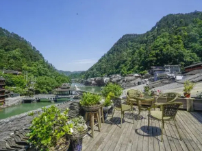 Fenghuang Fanyin Zhenpin Inn