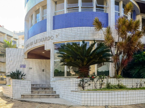 Apto confortável a 200m da Praia do Forte CEE202