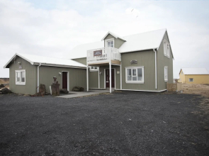 Steinar Guesthouse