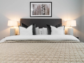 LME9F1- Penthouse, amazing views, families only