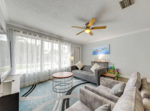 4 Mi to Ocean: Family Getaway in Pompano Beach!
