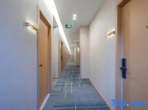 Juguangziye Serviced Apartment (Tiyuguan Subway Station)