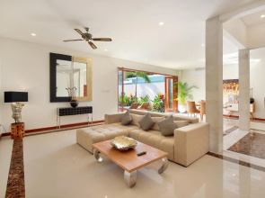 The Luxury Collection, Monaco Blu