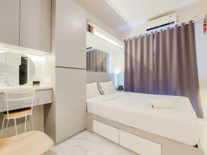 Studio Full Furnished With Comfort Design At Sky House Bsd Apartment