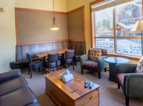 Timberline Lodges by Fernie Lodging Co