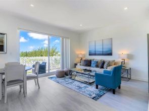 Spacious 1BR 1bth Apt w Rooftop Pool Near Beach