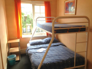 Pirates Backpackers - Hostel