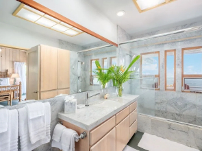 Niulani Lanikai - Kauai Beach House 4 Bedroom Home by RedAwning