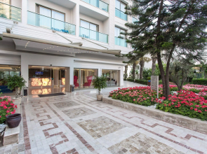 Falcon Hotel