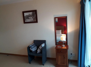 Waterfront Apartment in Princes Wharf