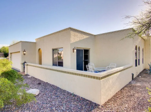 Luxe Tucson Vacation Rental w/ Community Pool