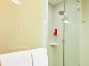 Red Planet Makati Amorsolo