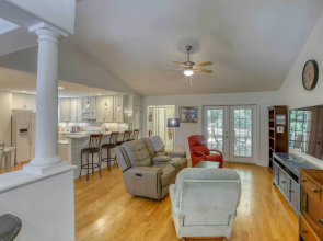 Bright Tallahassee Home, 5 Mi to Dtwn & Lake Ella!
