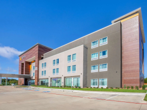 La Quinta Inn & Suites by Wyndham Dallas Duncanville