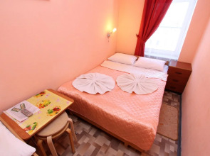 Krasny Kovrik na Pushkinskoy