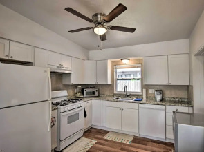 Sunny Cocoa Beach Home: Walk to Sea + Attractions!