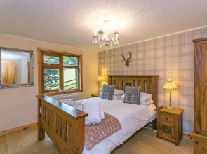 Charlesworth Lodges