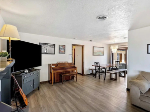 Lakefront Washington Home w/ Private Pool & Sauna