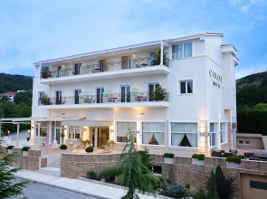 Chloe Hotel