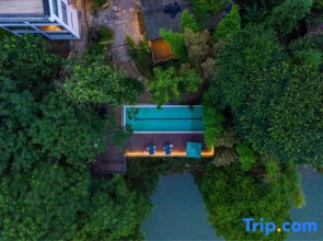 Yichuan Yisu River View Senxi Hostel