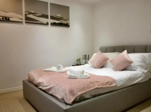 Convenient 3 Bedroom Home Fast Wi-Fi Free Parking