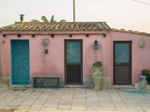 dependance in villa con piscina