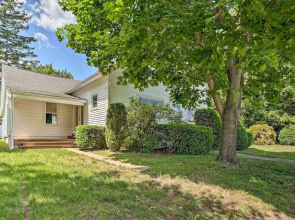 Downtown Retreat w/ Grill, Fire Pit & Wet Bar