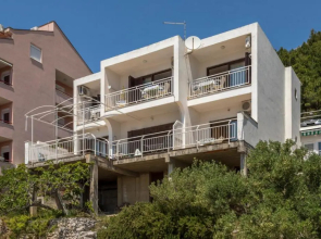 Apartments and rooms Vedra