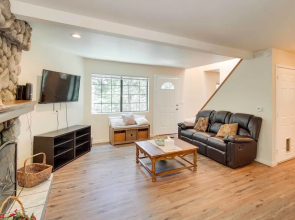 All-season Crestline Escape - 2 Mi to Lake!