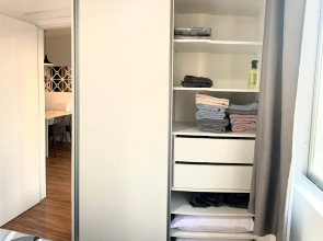 707- Apartamento Encantador, amplo e decorado, quarto, sala, cozinha, mobiliario moderno, cozinha completa com utensílios , Excelente vista da cidade e localização privelegiada no bairro Bigorrilho