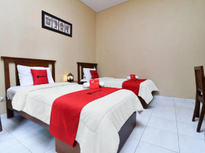RedDoorz near Pantai Sanur Bali