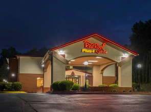 Red Roof Inn PLUS+ & Suites Opelika