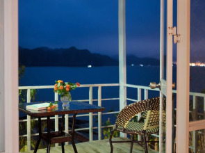 Cat Ong Beach Cottages